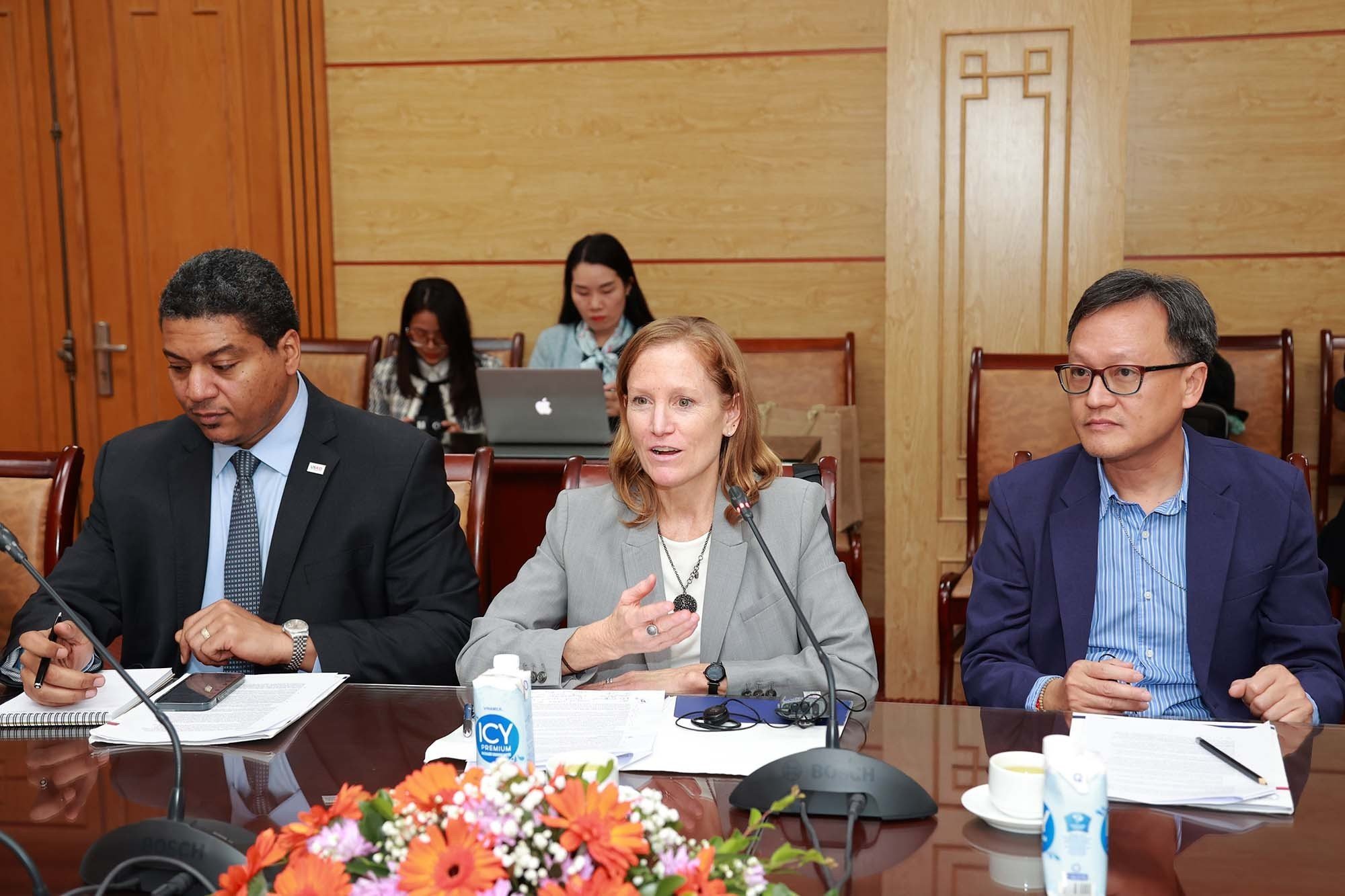 Thứ trưởng Bộ Y tế Nguyễn Thị Liên Hương tiếp Giám Đốc Quốc gia USAID - Ảnh 2.