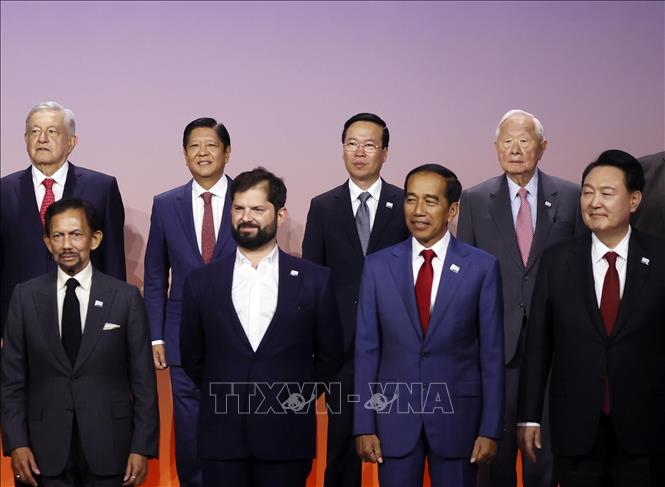 Chủ tịch nước Võ Văn Thưởng dự phiên chụp ảnh chung với các Nhà lãnh đạo kinh tế APEC- Ảnh 4.