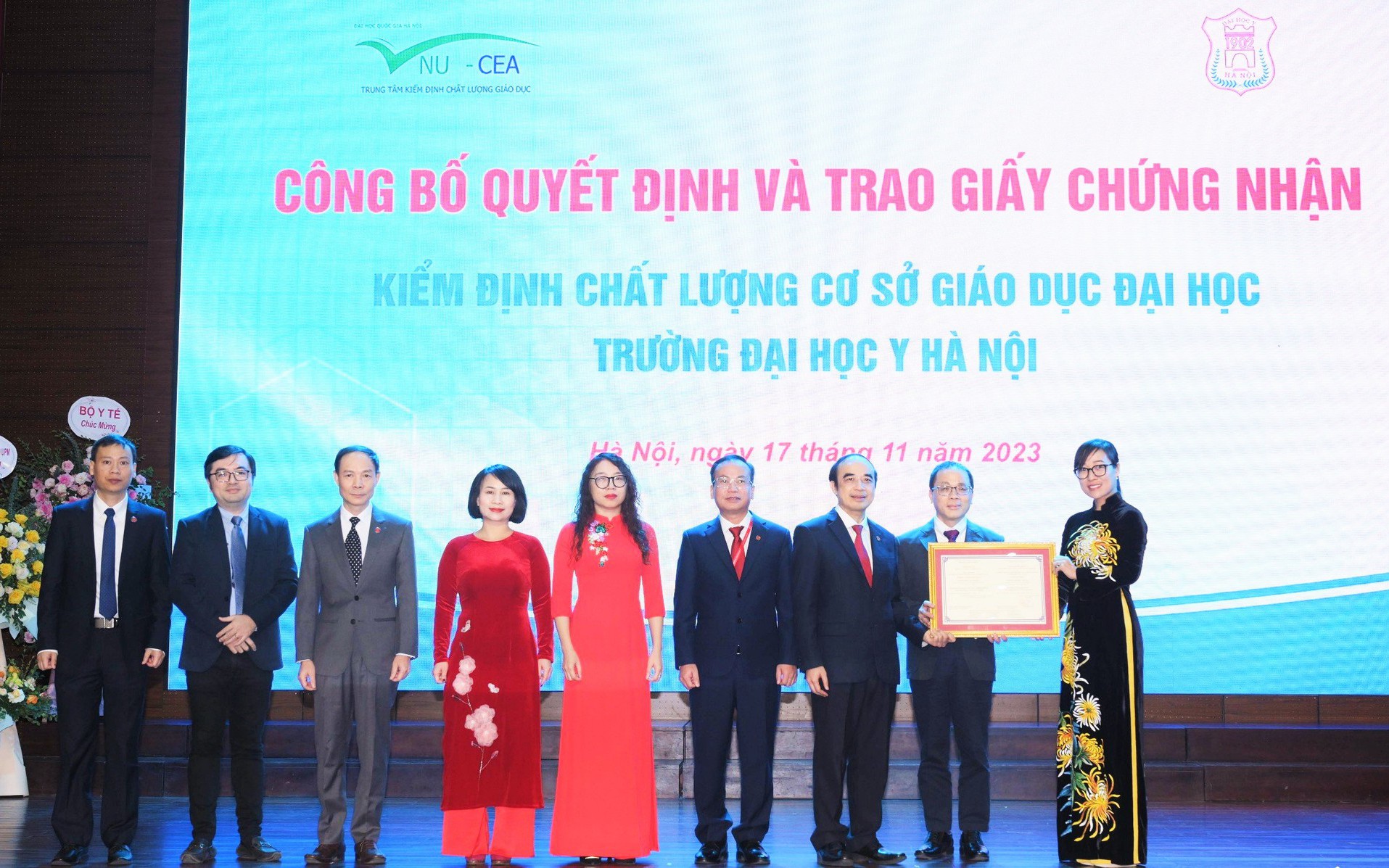 Trường Đại học Y Hà Nội đón nhận Giấy chứng nhận kiểm định chất lượng cơ sở giáo dục đại học