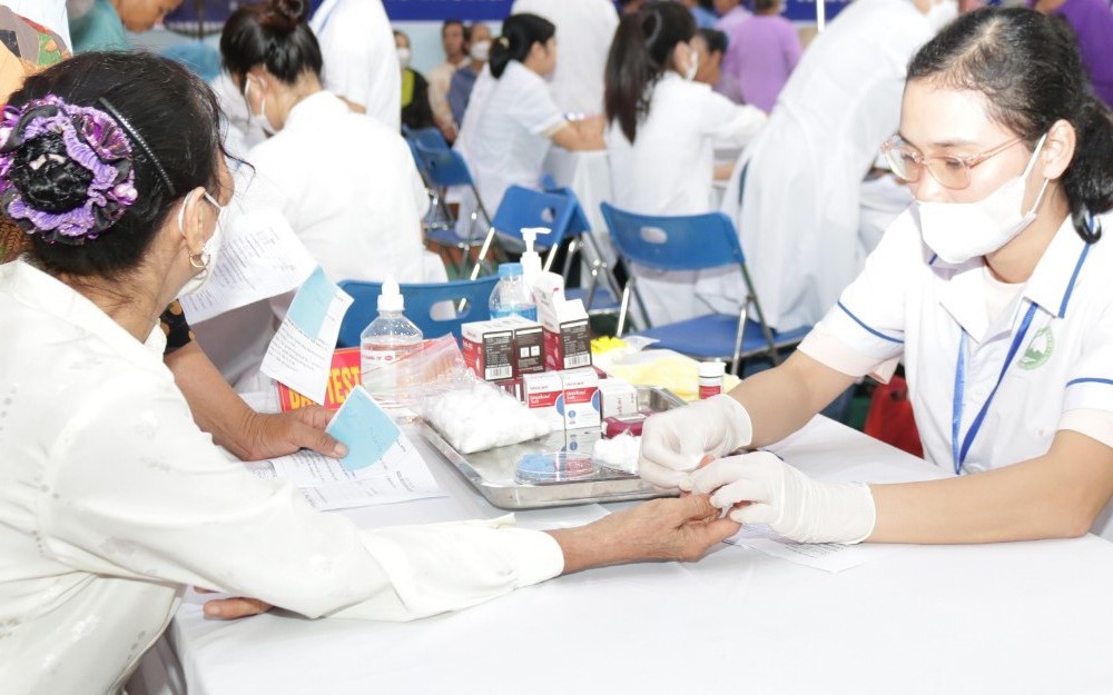 Thứ trưởng Bộ Y tế Đỗ Xuân Tuyên đánh giá cao mô hình 'Bệnh viện chị - em' của Hà Nội
