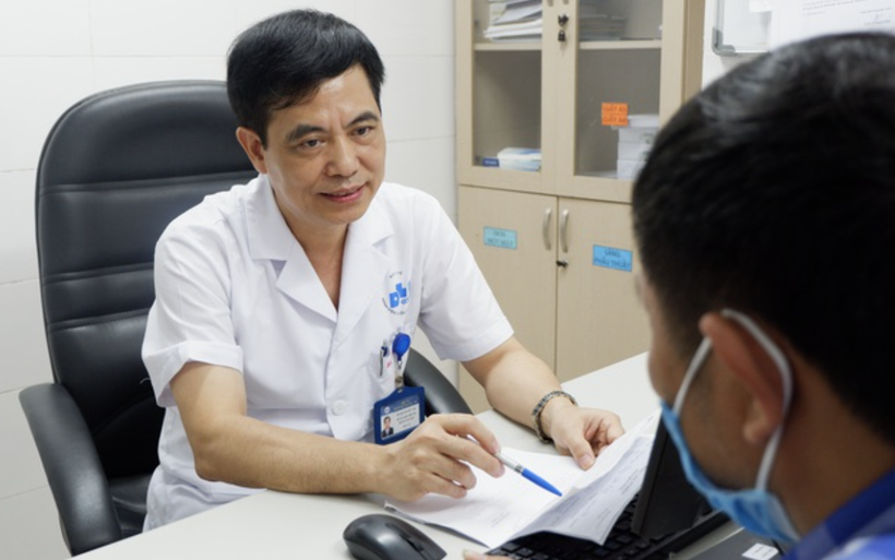 Cụ ông 70 tuổi mắc sùi mào gà sau lần quan hệ tình dục không an toàn- Ảnh 2. Nhiều nam quan hệ tình dục đồng giới đi khám sùi mào gà đồng nhiễm cả HIV