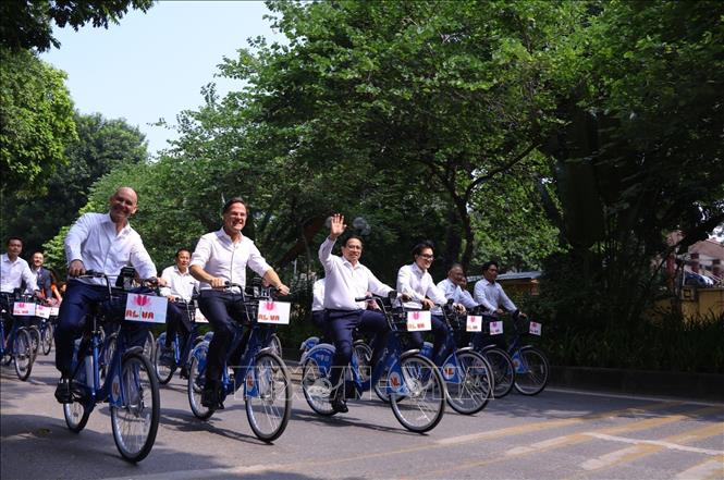 Thủ tướng Phạm Minh Chính và Thủ tướng Hà Lan cùng đạp xe dạo phố Hà Nội - Ảnh 10.