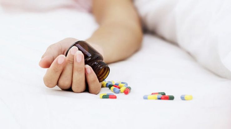Uống 60 viên paracetamol, thanh nhiên 23 tuổi ngộ độc nặng - Ảnh 2.