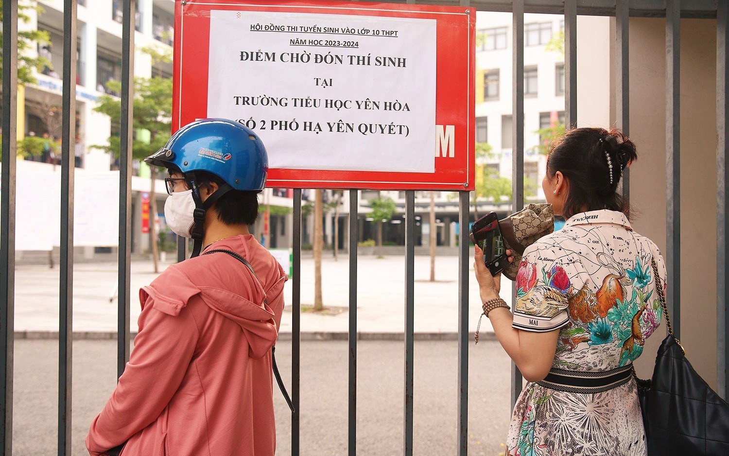 Tuyển sinh vào lớp 10 tại Hà Nội: Học sinh chịu áp lực tứ bề