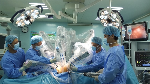 Việt Nam dần làm chủ phẫu thuật robot, thêm cơ hội điều trị kỹ thuật cao cho người bệnh- Ảnh 2.