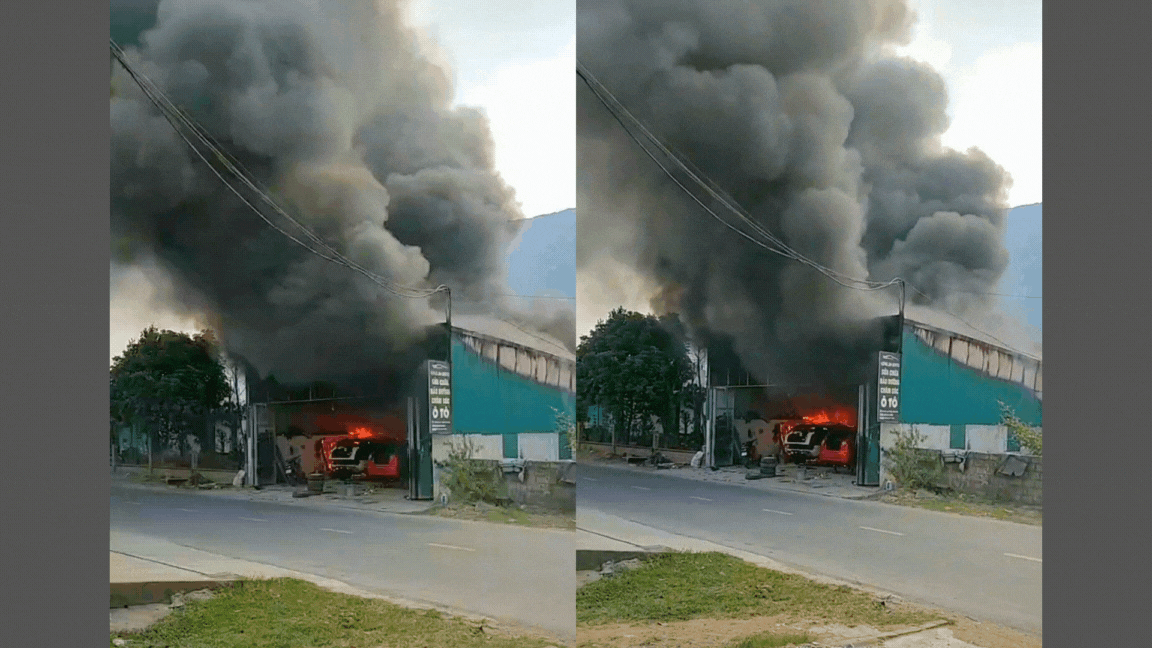 Video vụ cháy gara ô tô ở Hòa Bình, lửa bao trùm nhiều phương tiện- Ảnh 2.