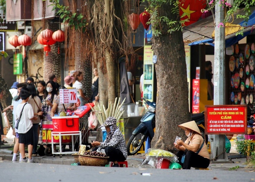 Trả lại không gian văn hóa thanh bình cho Phố đi bộ hồ Hoàn Kiếm - Ảnh 7.