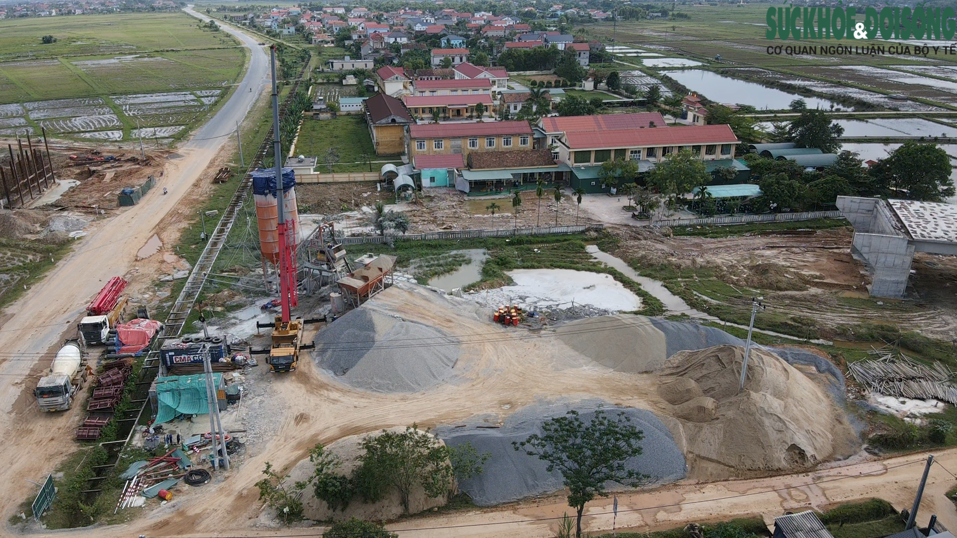 Trạm trộ bê tông 'hành&quot; khu dân cư và nhiều trường học - Ảnh 6.