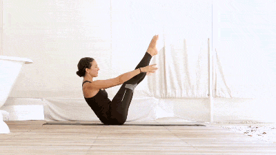 5 bài tập yoga giảm mỡ bụng trước khi ngủ - Ảnh 3.
