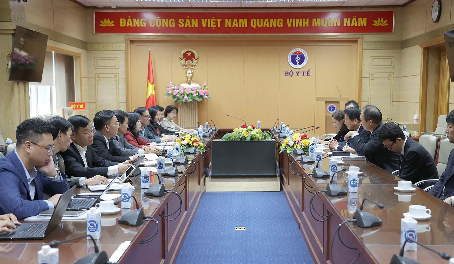 Bộ trưởng Bộ Y tế Đào Hồng Lan tiếp cựu Đại sứ hữu nghị Việt Nam – Nhật Bản - Ảnh 1.