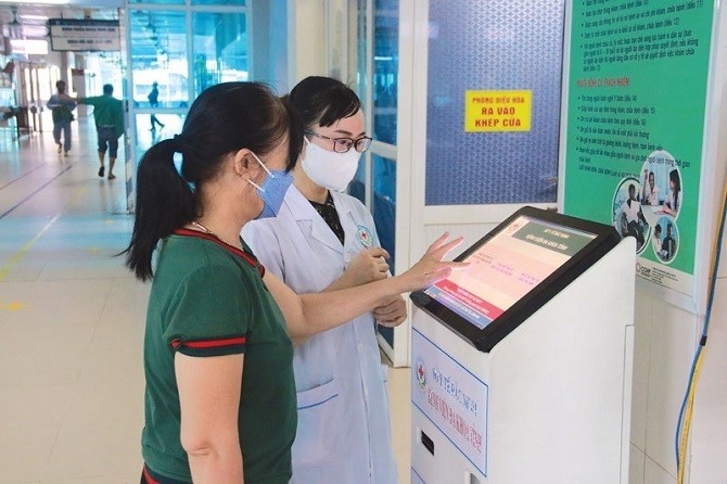 Ngành y tế thúc đẩy chuyển đổi số toàn diện để phục vụ nhân dân tốt hơn- Ảnh 3. Ngành y tế thúc đẩy chuyển đổi số toàn diện để phục vụ nhân dân tốt hơn- Ảnh 3.