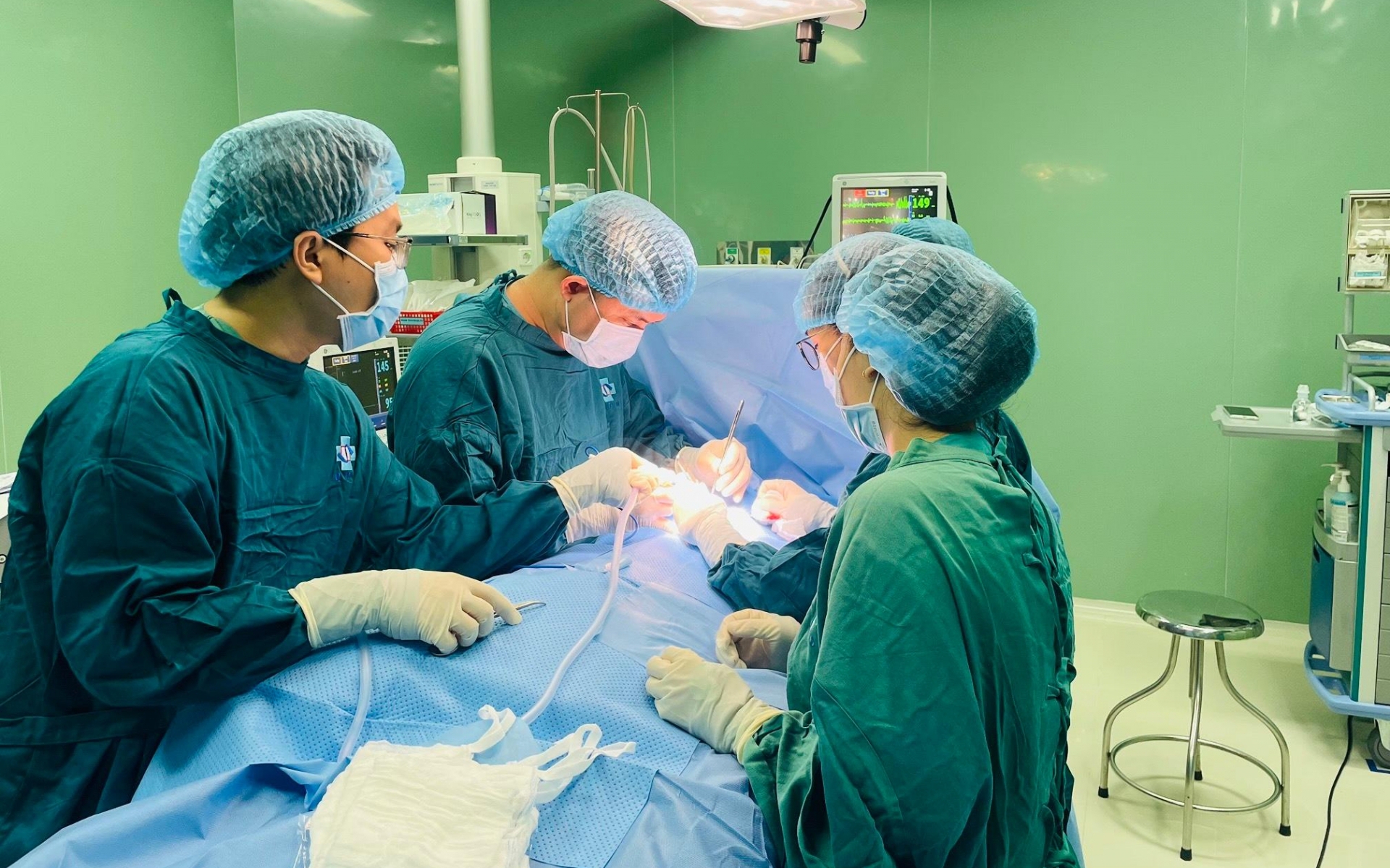 BV Sản - Nhi Quảng Ngãi phẫu thuật cấp cứu thành công bé 12 tuổi bị xoắn lách hiếm gặp