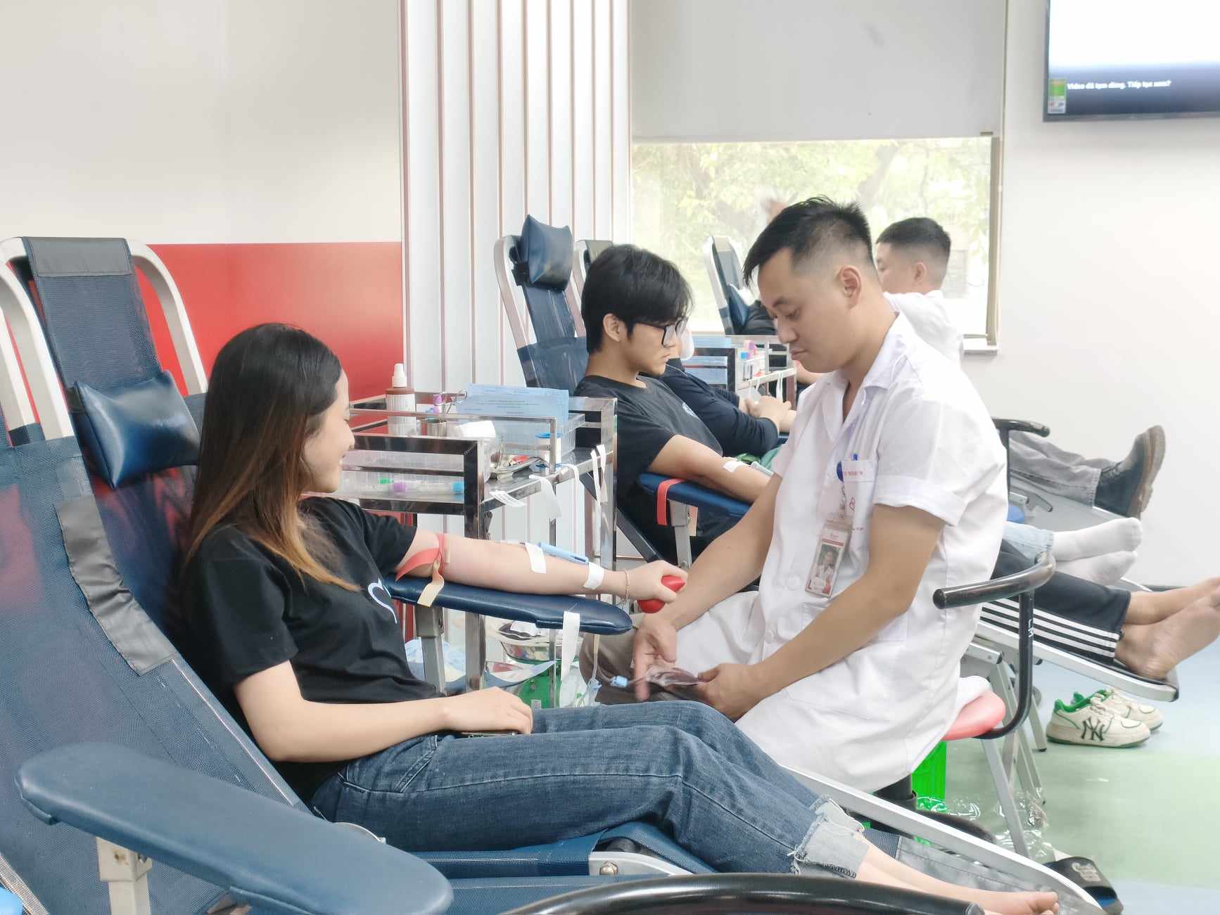 Dự kiến tiếp nhận 50.000 đơn vị máu tại Chủ nhật đỏ lần thứ 16 phục vụ điều trị dịp Tết- Ảnh 2.