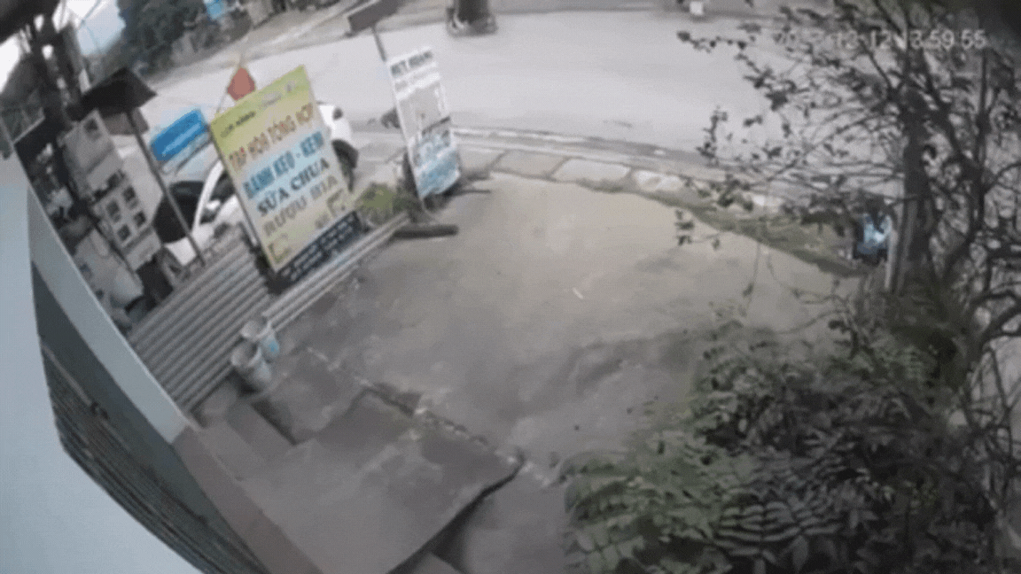 [VIDEO] Tài xế ô tô đâm nhiều người rồi bỏ chạy ở Bắc Giang- Ảnh 2.