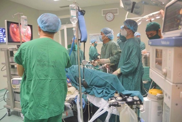 Bệnh viện Hữu nghị Đa khoa Nghệ An tiếp tục thực hiện thành công 2 ca ghép thận- Ảnh 1.