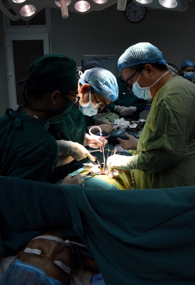 Bệnh viện Hữu nghị Đa khoa Nghệ An tiếp tục thực hiện thành công 2 ca ghép thận- Ảnh 4.
