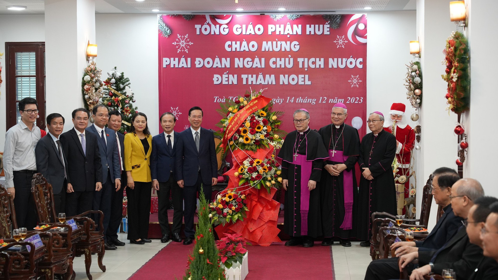 Chủ tịch nước Võ Văn Thưởng chúc mừng Giáng sinh Tổng Giáo phận Huế- Ảnh 2.
