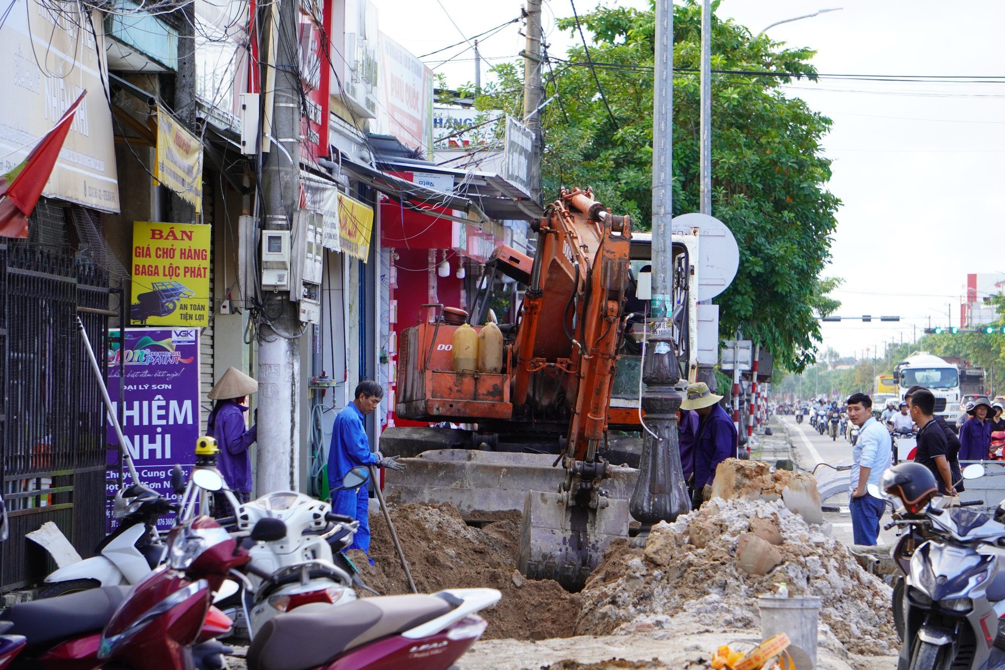 Người dân khổ sở vì dự án chỉnh trang vỉa hè thi công ì ạch- Ảnh 8.