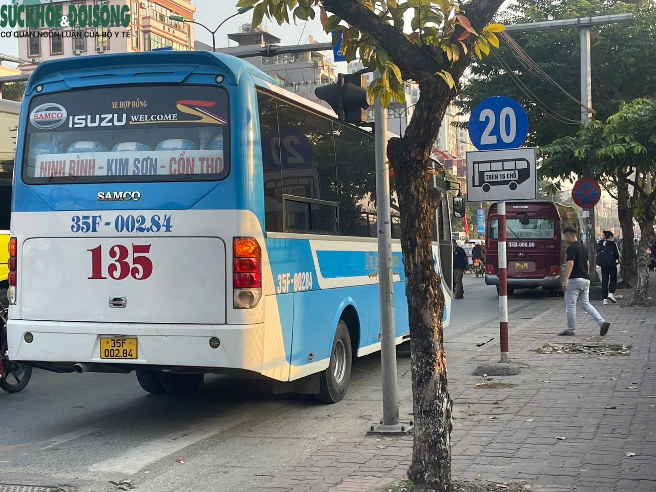Hà Nội: Hàng loạt xe khách 'họp chợ' trên đường- Ảnh 11.