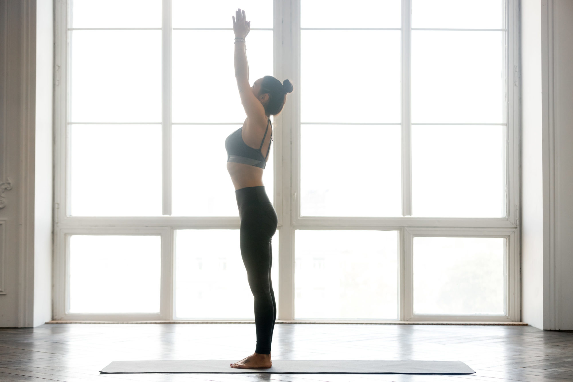 7 động tác cơ bản yoga chào mặt trời giúp cơ thể dẻo dai, khoẻ đẹp- Ảnh 7.