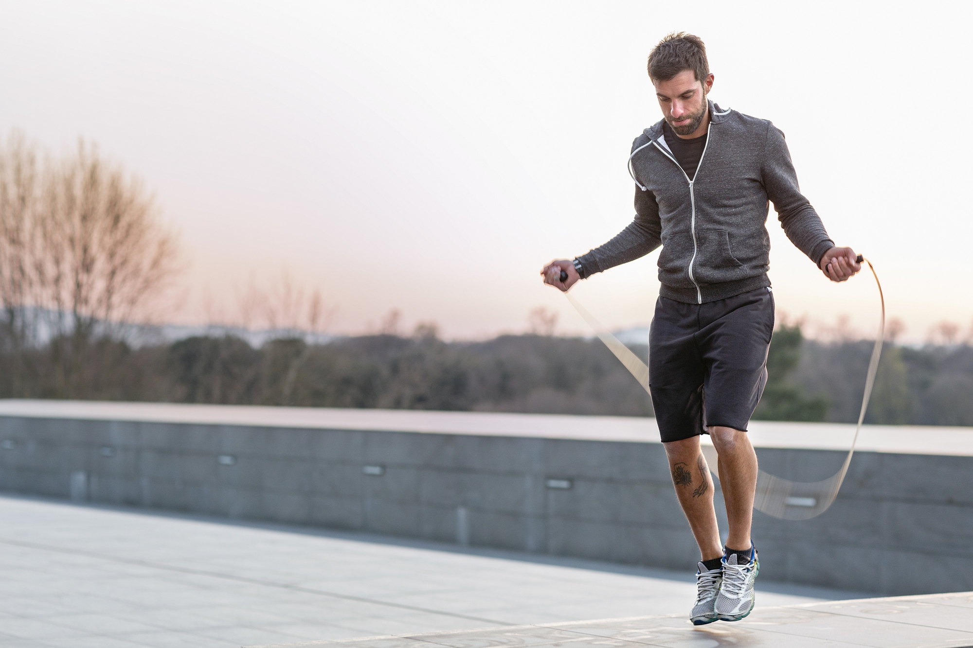 7 bài tập sức mạnh giúp giảm chấn thương khi chạy bộ- Ảnh 6.