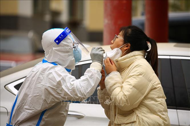 Trung Quốc theo dõi thường xuyên biến thể mới của virus SARS-CoV-2- Ảnh 1.