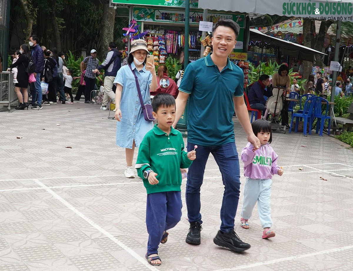 Hà Nội: Thời tiết đẹp, cả nghìn người đưa trẻ tới vườn thú dịp Tết Dương lịch- Ảnh 3.