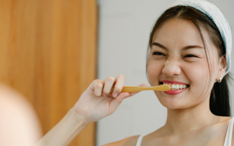 Thói quen xấu làm hại men răng thường gặp- Ảnh 3.