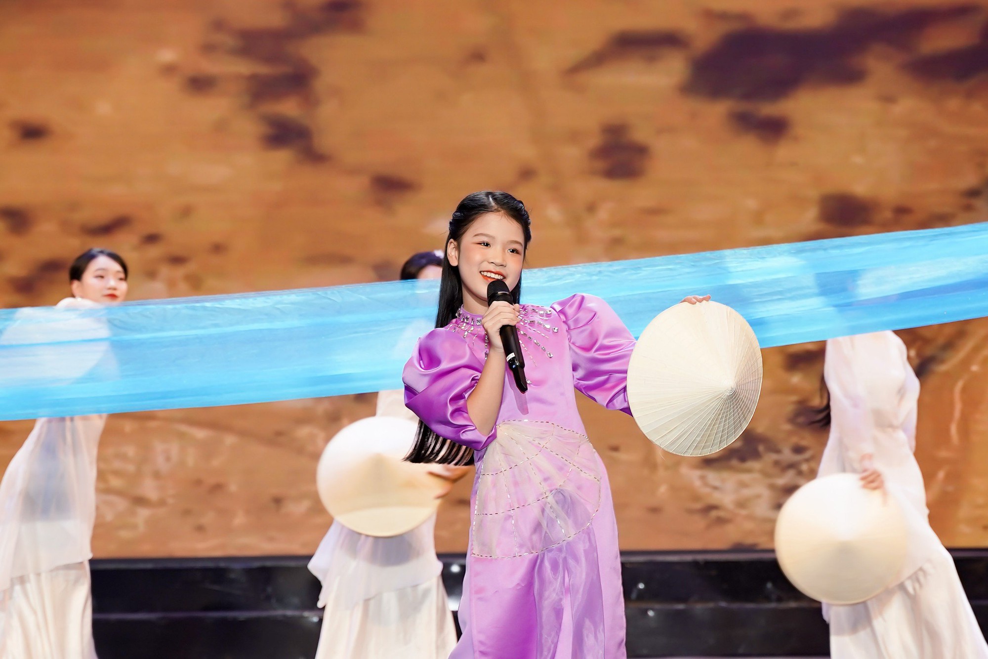Cô bé 8 tuổi gốc Hải Dương giành giải 'Thanh âm truyền cảm', ước mơ MC chuyên nghiệp- Ảnh 2.