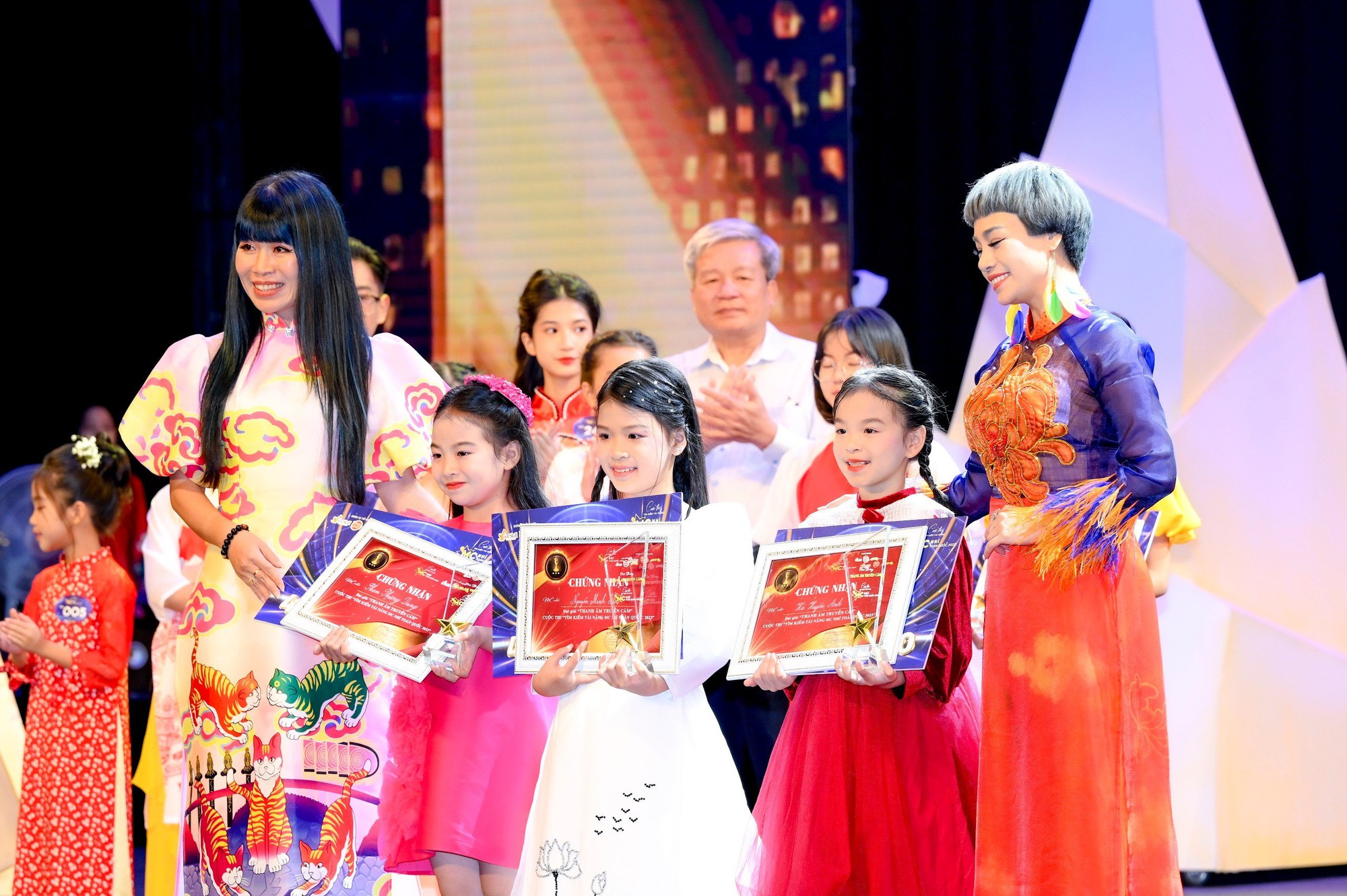 Cô bé 8 tuổi gốc Hải Dương giành giải 'Thanh âm truyền cảm', ước mơ MC chuyên nghiệp- Ảnh 1.