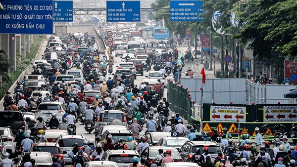 Chuyên gia chỉ cách giảm ùn tắc giao thông ở Hà Nội- Ảnh 2.