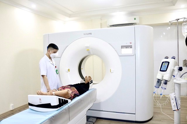 Phòng khám do Bệnh viện Tim Hà Nội đảm nhiệm tại Bệnh viện Đa khoa TP. Vinh phát hiện sớm nhiều ca bệnh 'khó'- Ảnh 2.