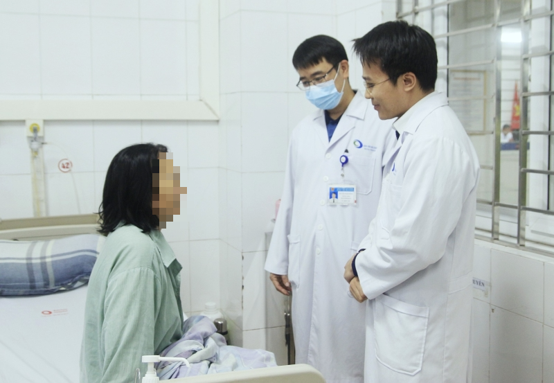 Gặp nạn nguy kịch khi sang Việt Nam, người phụ nữ Trung Quốc được bác sĩ cứu sống- Ảnh 1.