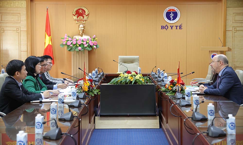 Bộ trưởng Bộ Y tế Đào Hồng Lan tiếp Đại sứ Thuỵ Sĩ tại Việt Nam- Ảnh 3.