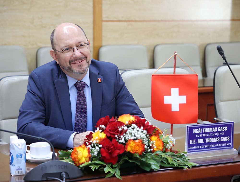 Bộ trưởng Bộ Y tế Đào Hồng Lan tiếp Đại sứ Thuỵ Sĩ tại Việt Nam- Ảnh 2.