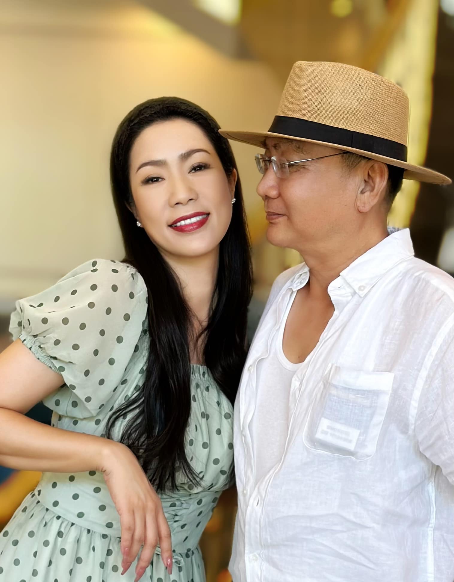 Trịnh Kim Chi hé lộ thái độ của chồng đại gia khi biết vợ là Á hậu Việt Nam đầu tiên nhận danh hiệu NSND- Ảnh 1.