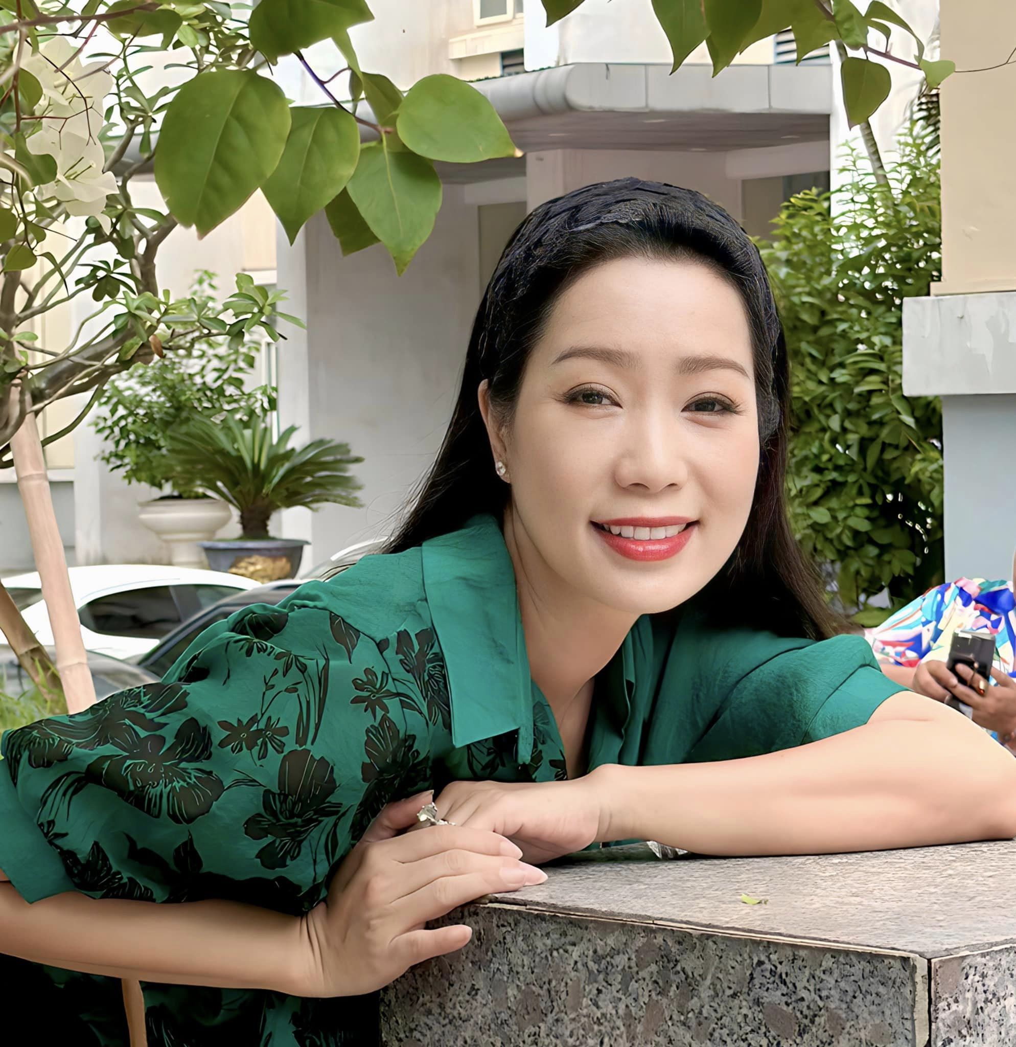 Trịnh Kim Chi hé lộ thái độ của chồng đại gia khi biết vợ là Á hậu Việt Nam đầu tiên nhận danh hiệu NSND- Ảnh 2.