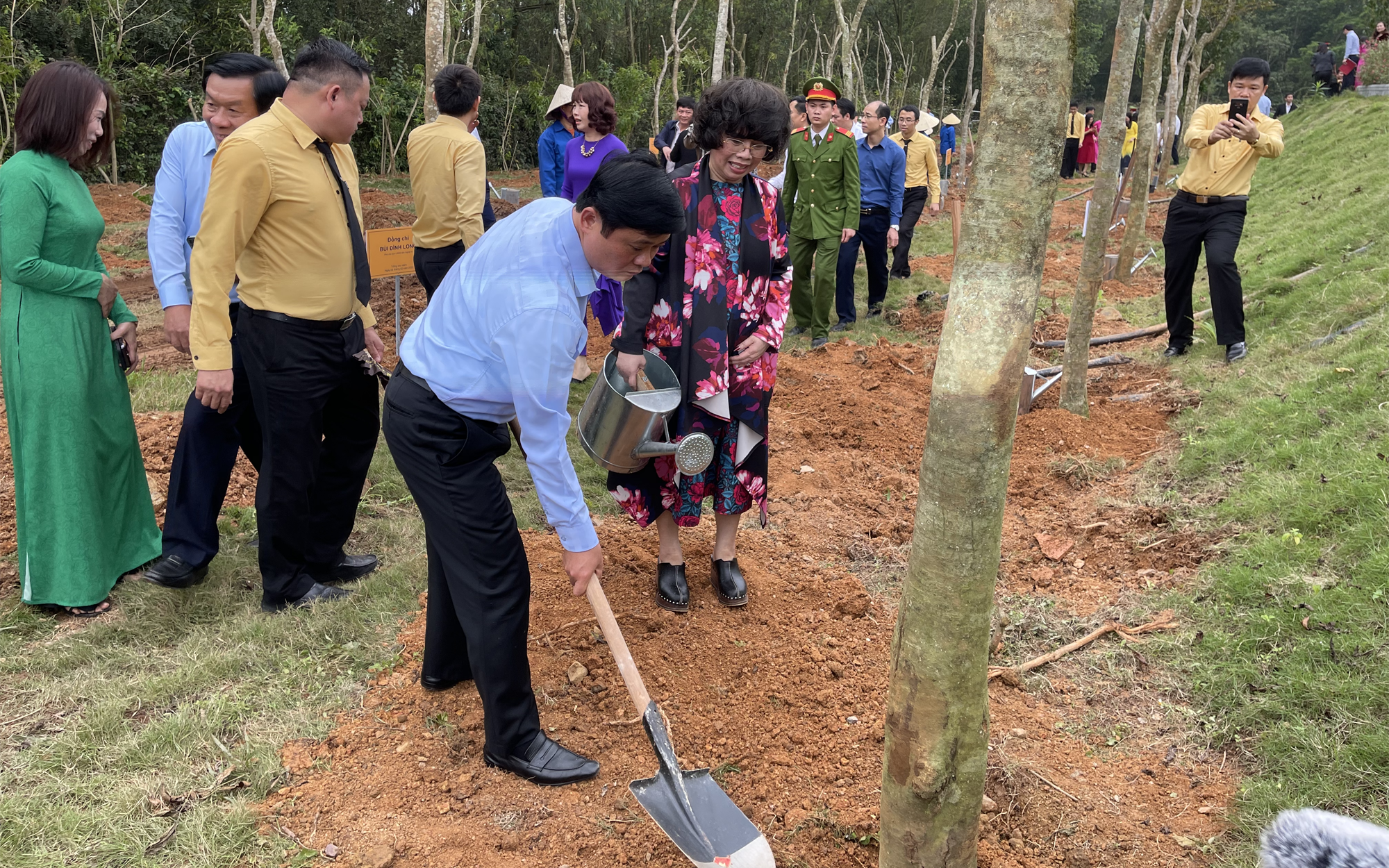 Hàng trăm cây xanh được trồng mới nhân dịp Tết trồng cây tại đền Chung Sơn – Đền thờ gia tiên Chủ tịch Hồ Chí  Minh
