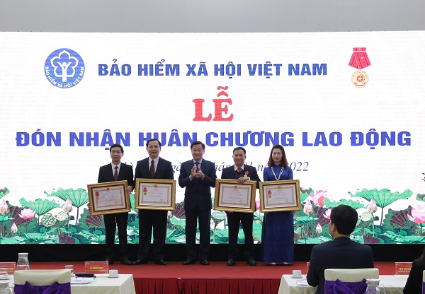 BHXH Việt Nam: Vượt qua khó khăn của đại dịch COVID-19, đạt nhiều kết quả tích cực
 - Ảnh 4.