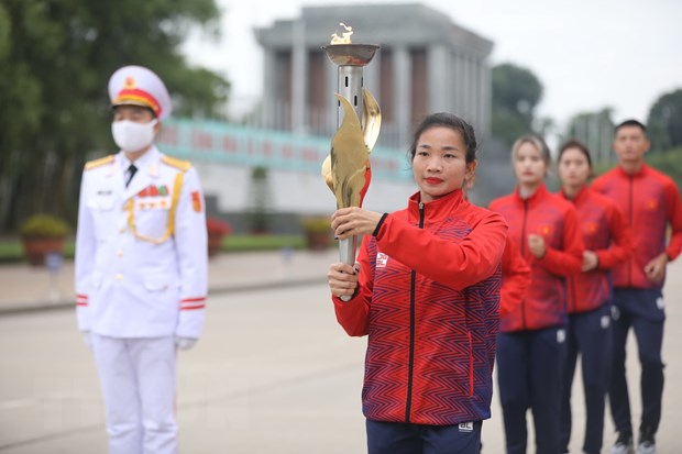 Nguyễn Thị Oanh đoạt huy chương Vàng 1.500m điền kinh trong nhà châu Á - Ảnh 1.