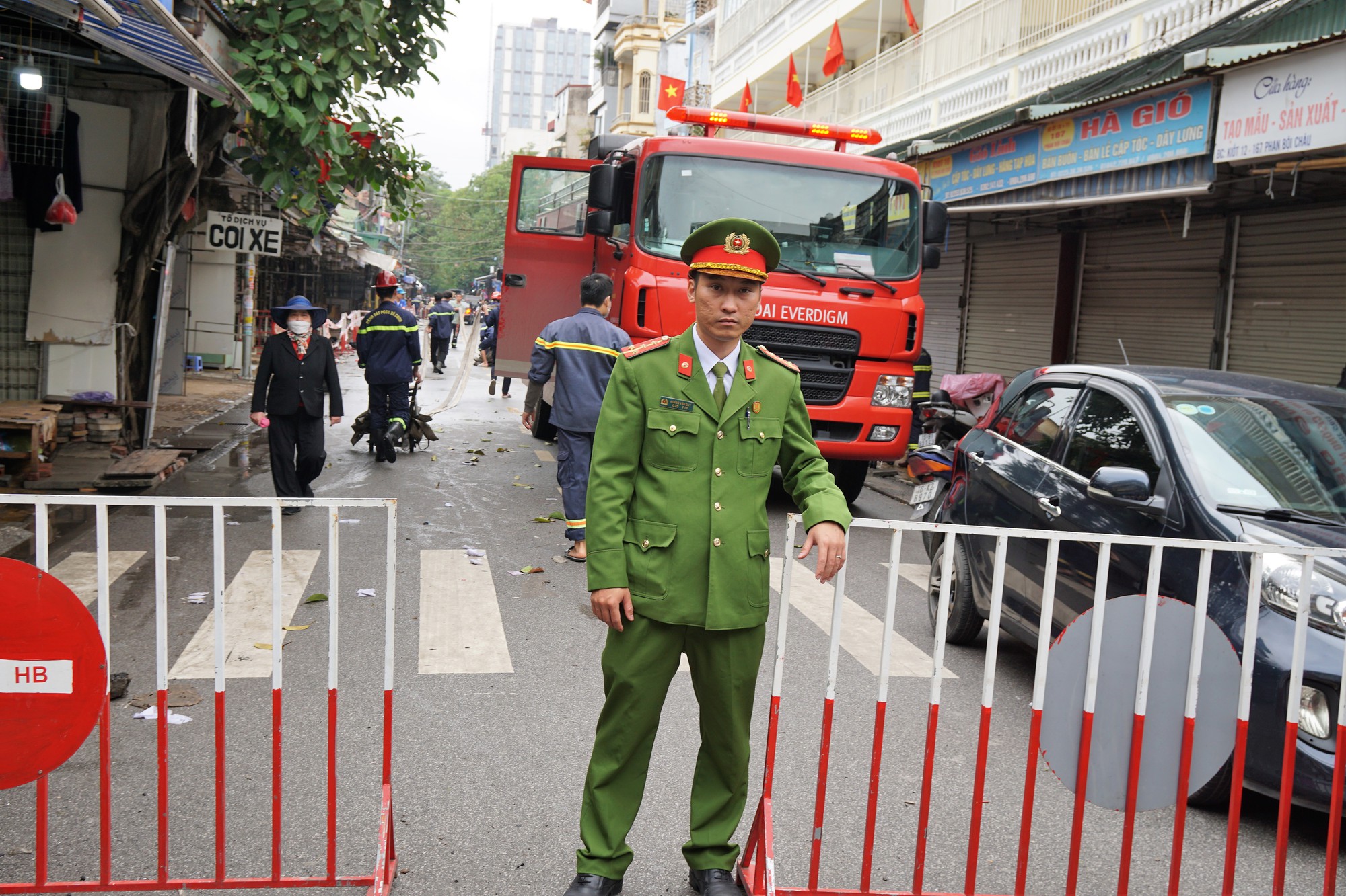 Hải Phòng: Người Hải Phòng &quot;sốc&quot; vì chợ Đổ cháy  - Ảnh 3.