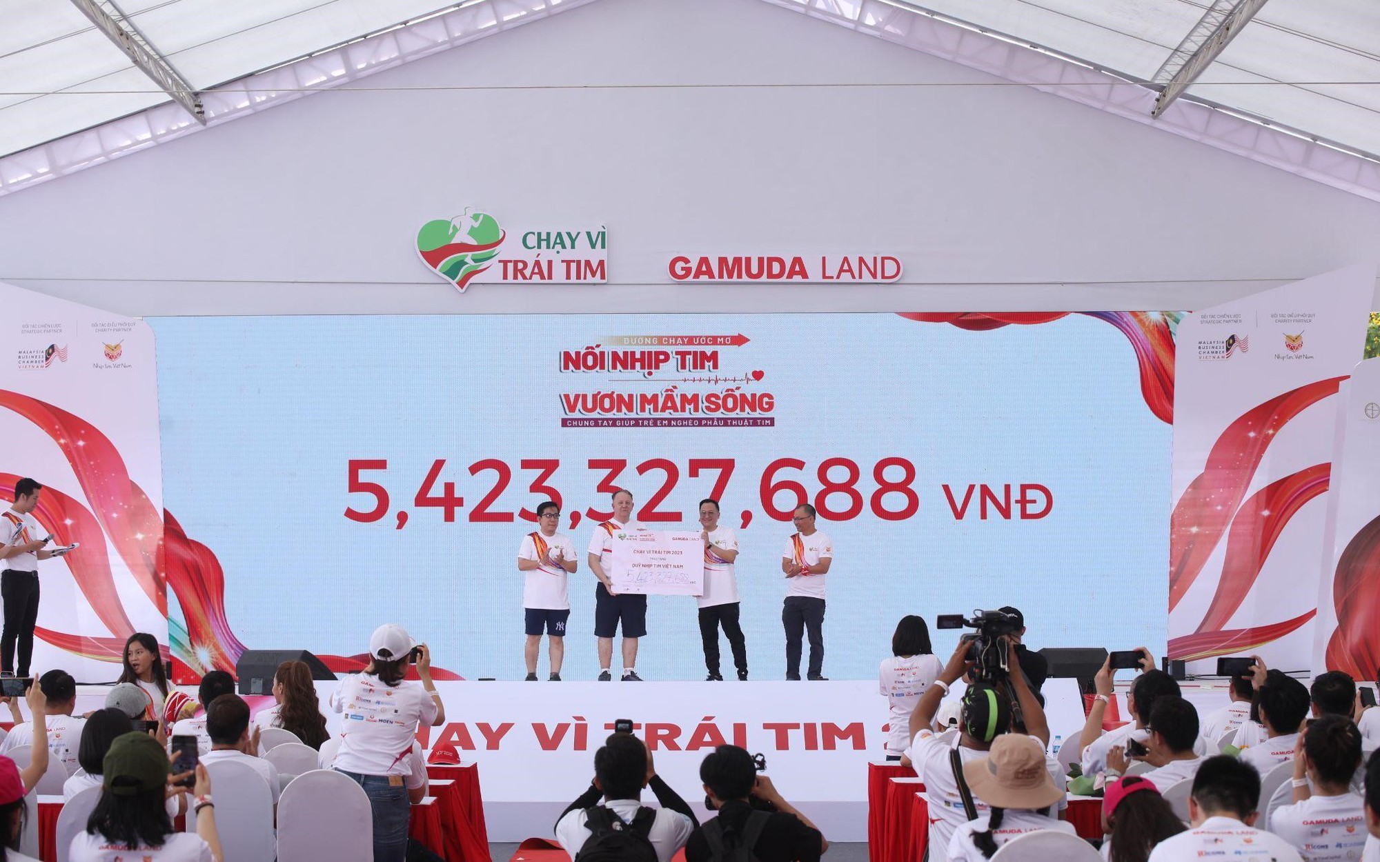 Gần 10 nghìn người tham gia 'Chạy Vì Trái Tim 2023' gây quỹ phẫu thuật tim cho trẻ em tại Việt Nam