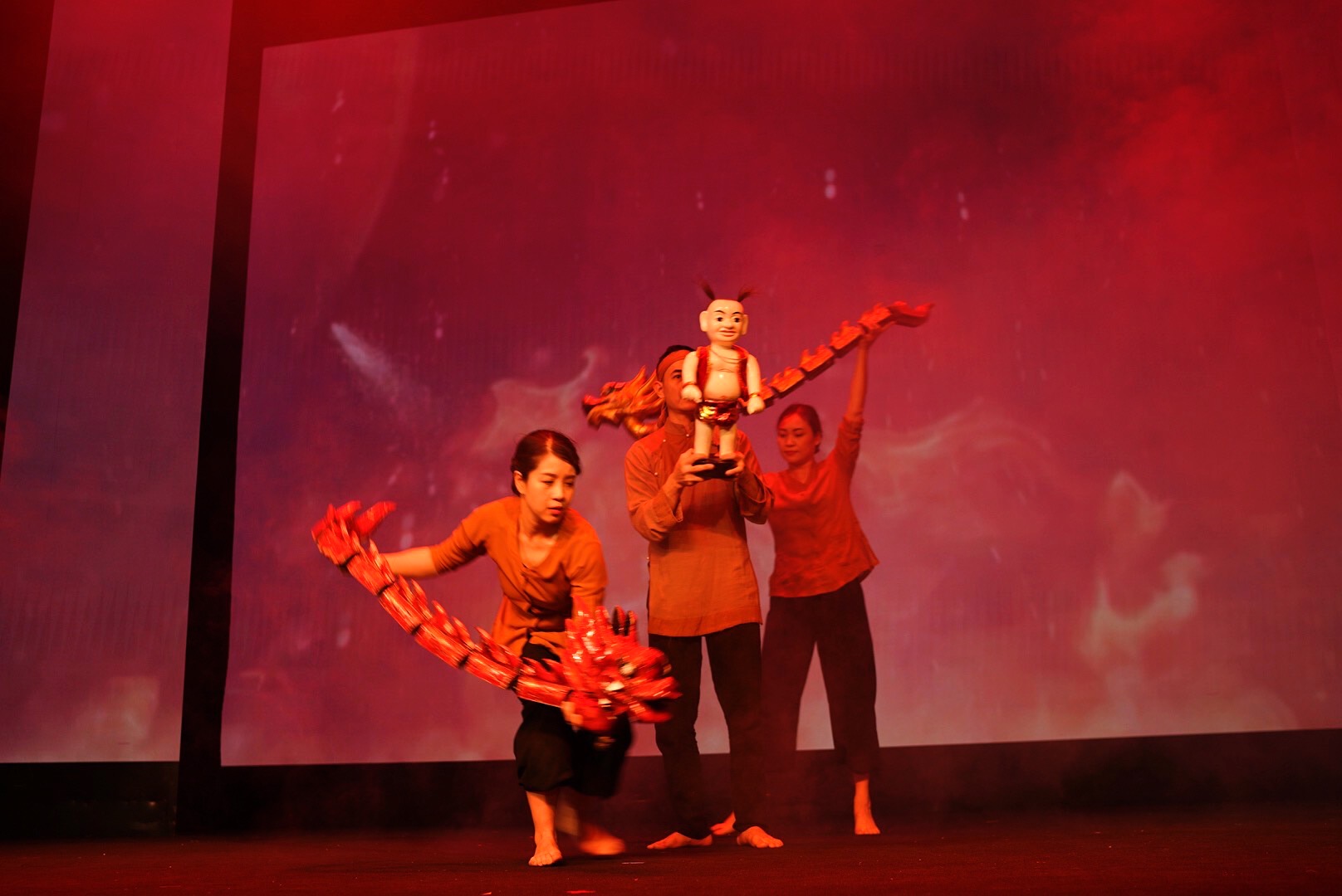 Đạo diễn Lê Quý Dương mang “Mơ rồng” tham dự Đại hội Sân khấu Thế giới tại UAE - Ảnh 7.