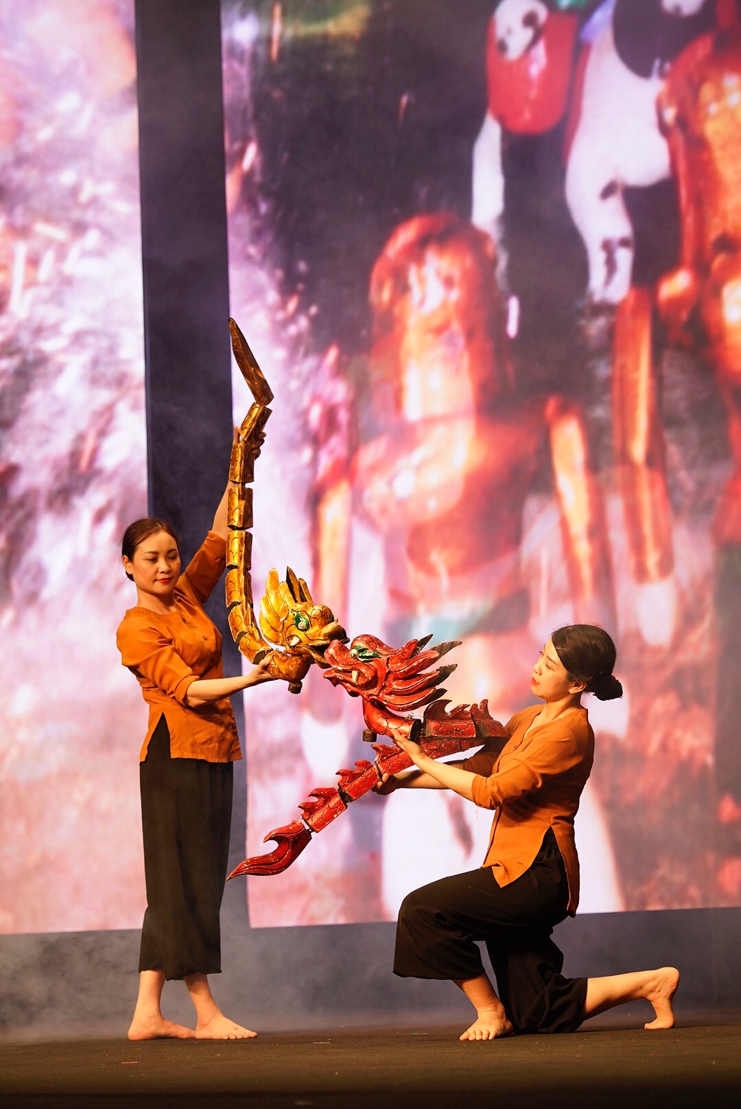 Đạo diễn Lê Quý Dương mang “Mơ rồng” tham dự Đại hội Sân khấu Thế giới tại UAE - Ảnh 8.