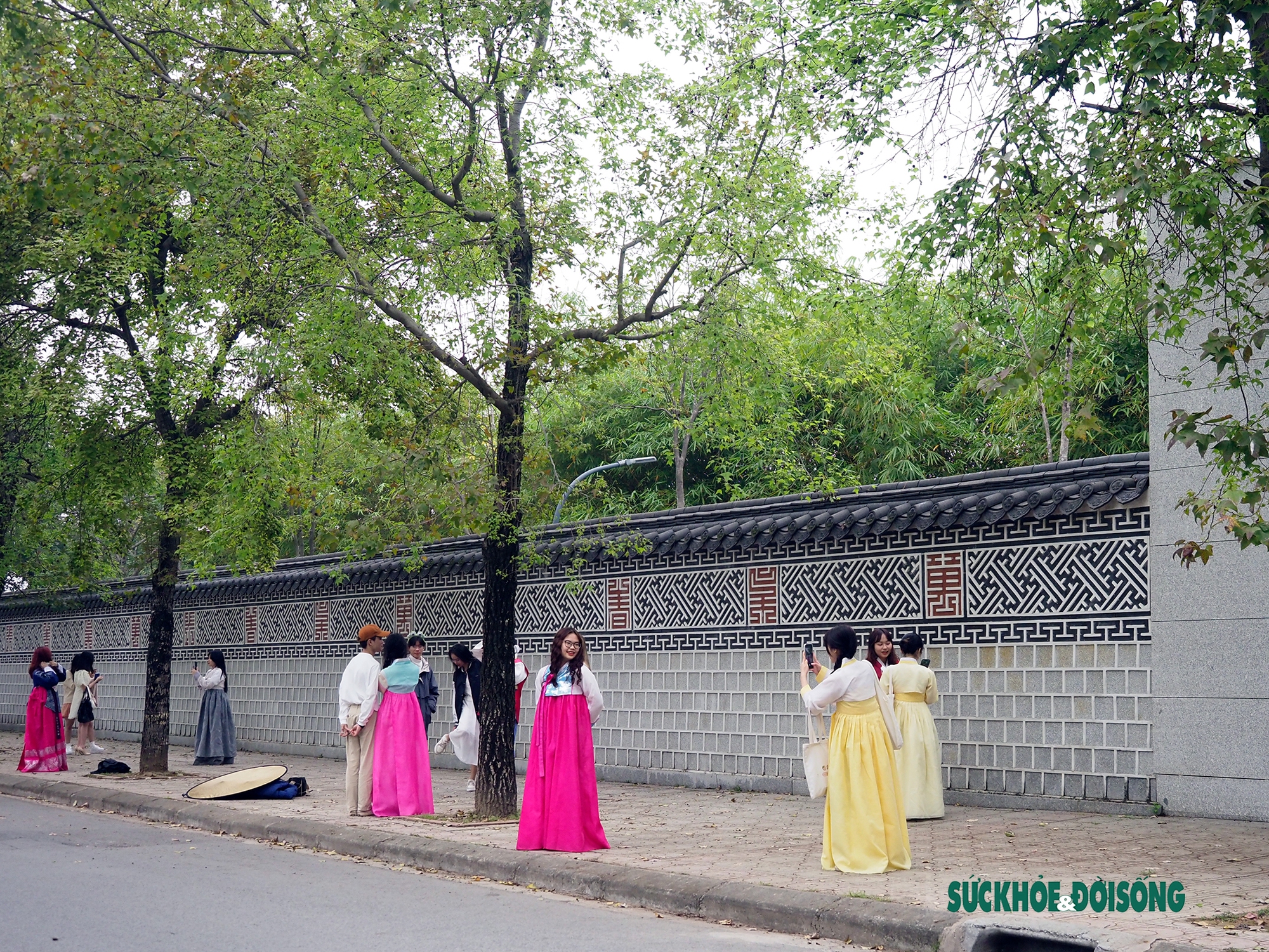Giới trẻ Hà Nội mặc hanbok, check-in Hàn Quốc thu nhỏ giữa lòng Thủ đô - Ảnh 7.