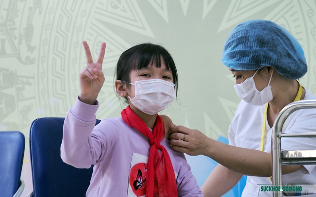 Kỷ niệm Ngày Thầy thuốc Việt Nam (27/2): Nhìn lại chiến dịch tiêm vaccine chưa từng có trong lịch sử, đưa Việt Nam trở lại cuộc sống bình thường