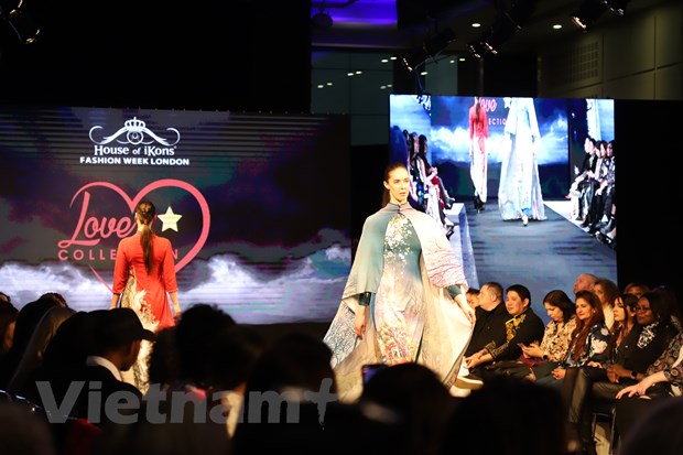 Áo dài Việt Nam mở màn ấn tượng tại sự kiện thời trang tại London - Ảnh 2.