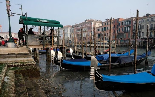 Venice - thành phố giữa biển nước của Italia nguy cơ... cạn nước