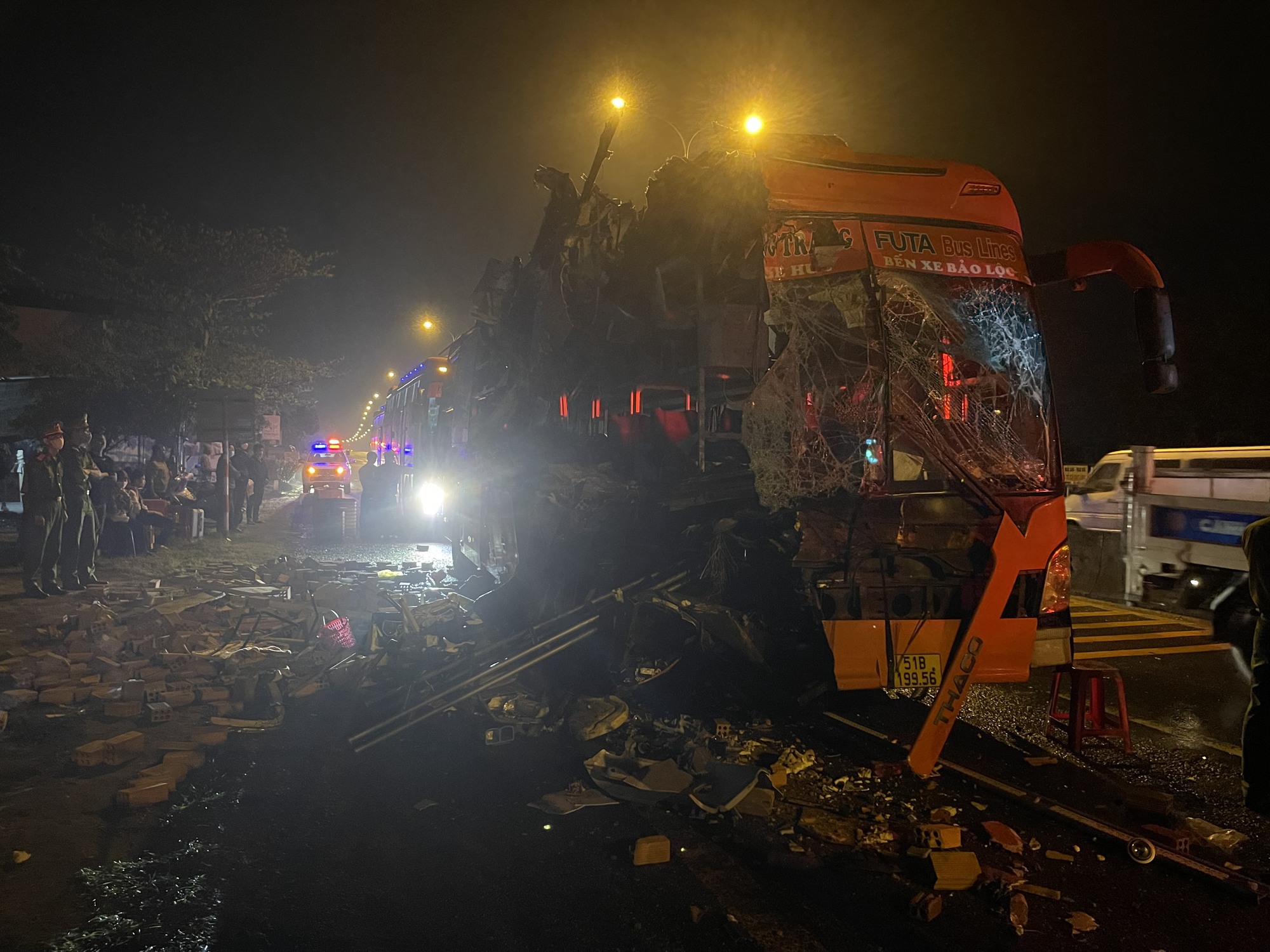 Thêm vụ tai nạn ở Quảng Nam làm 16 người thương vong, Ủy ban ATGT Quốc gia chỉ đạo khẩn - Ảnh 2.