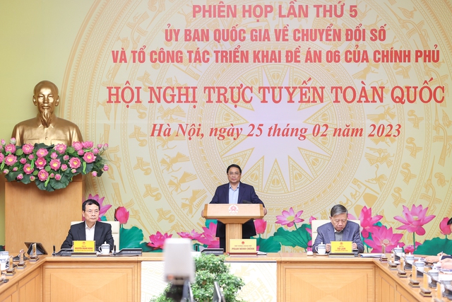 Thủ tướng: Thực hiện nghiêm quy định về bỏ sổ hộ khẩu giấy, sổ tạm trú giấy - Ảnh 1.